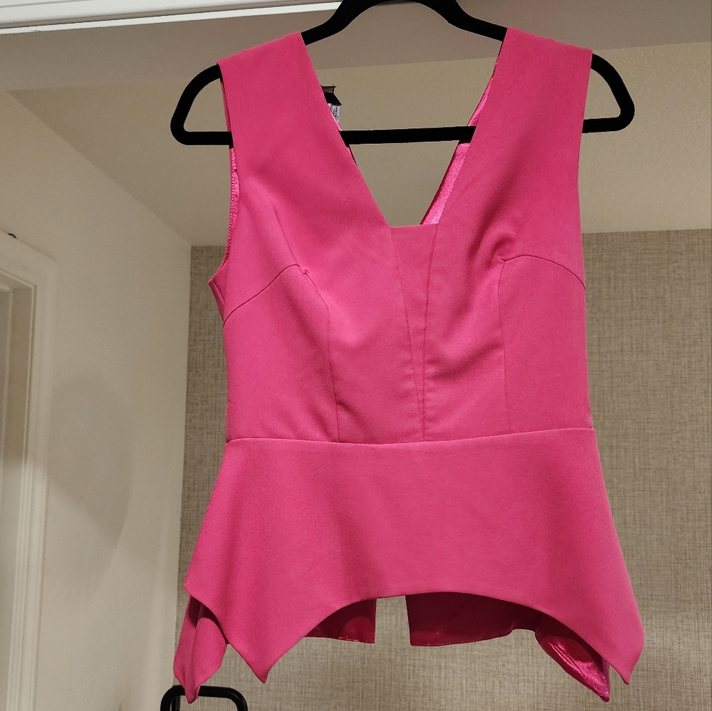 Bebe top in hot pink fuchsia color
Super flattering